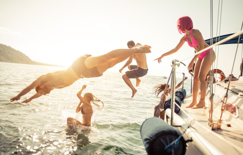 Emprendedores Cubanos .Friends having fun on the boat